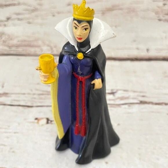 SNOW WHITE Evil Queen Grimhilde Figure - Picture 1 of 4